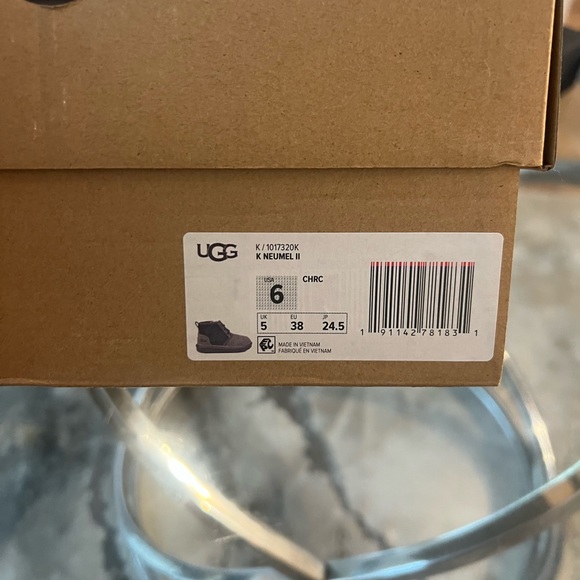 K NEUMEL II UGG BOATS - Picture 8 of 11